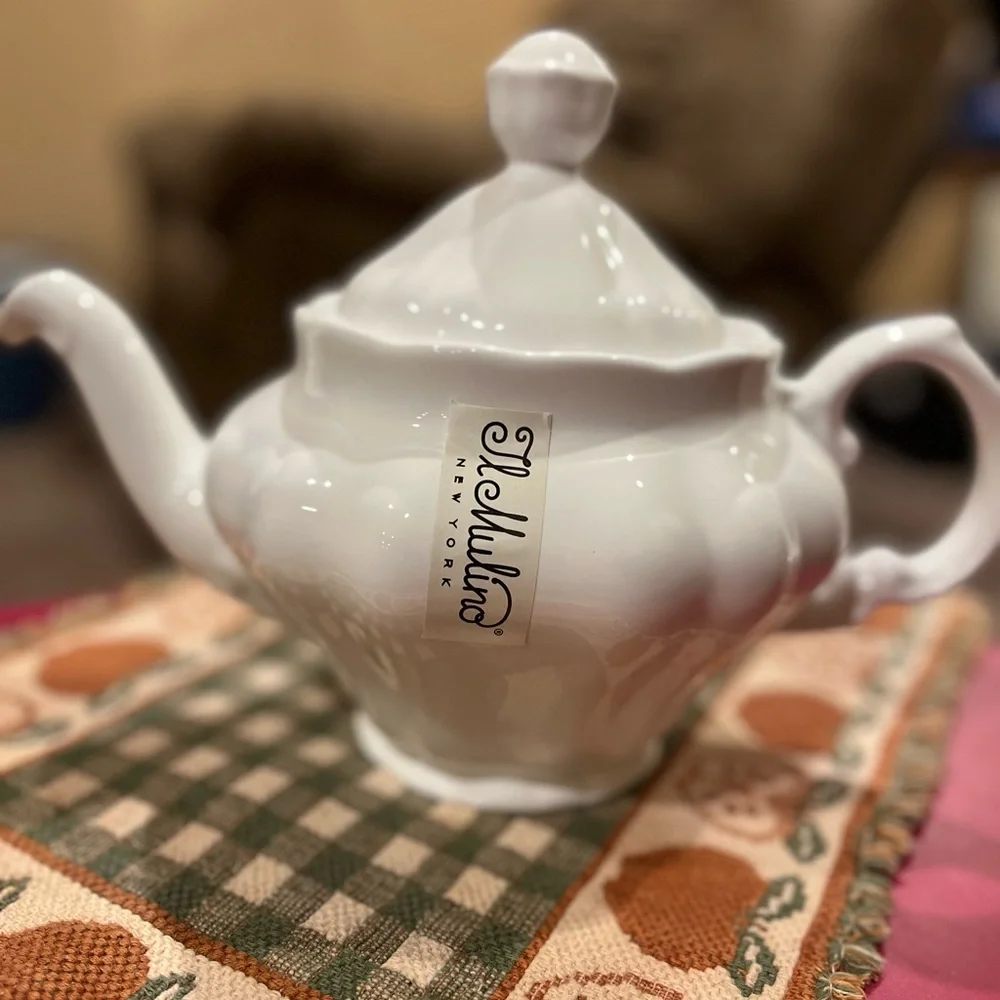 Il Mulino New York White Teapot